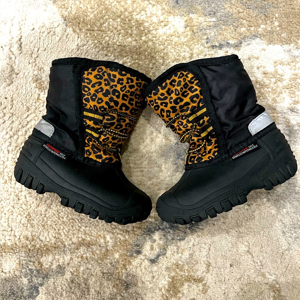 Toddler Winter Boots size 7t Black/Leopard
